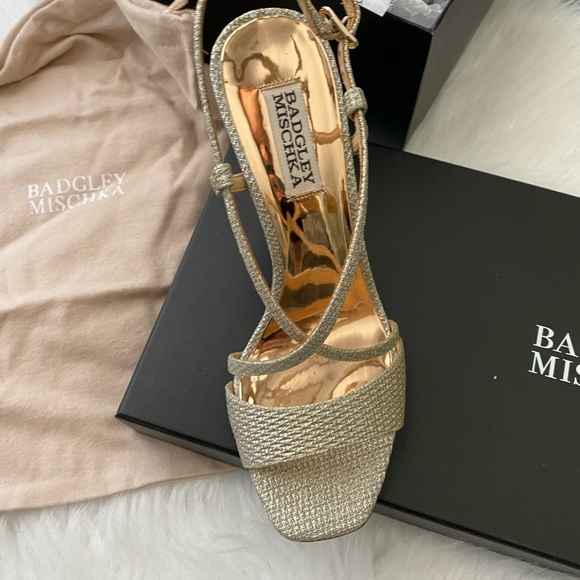 Badgley  Mischka  chic heels - Picture 2 of 13